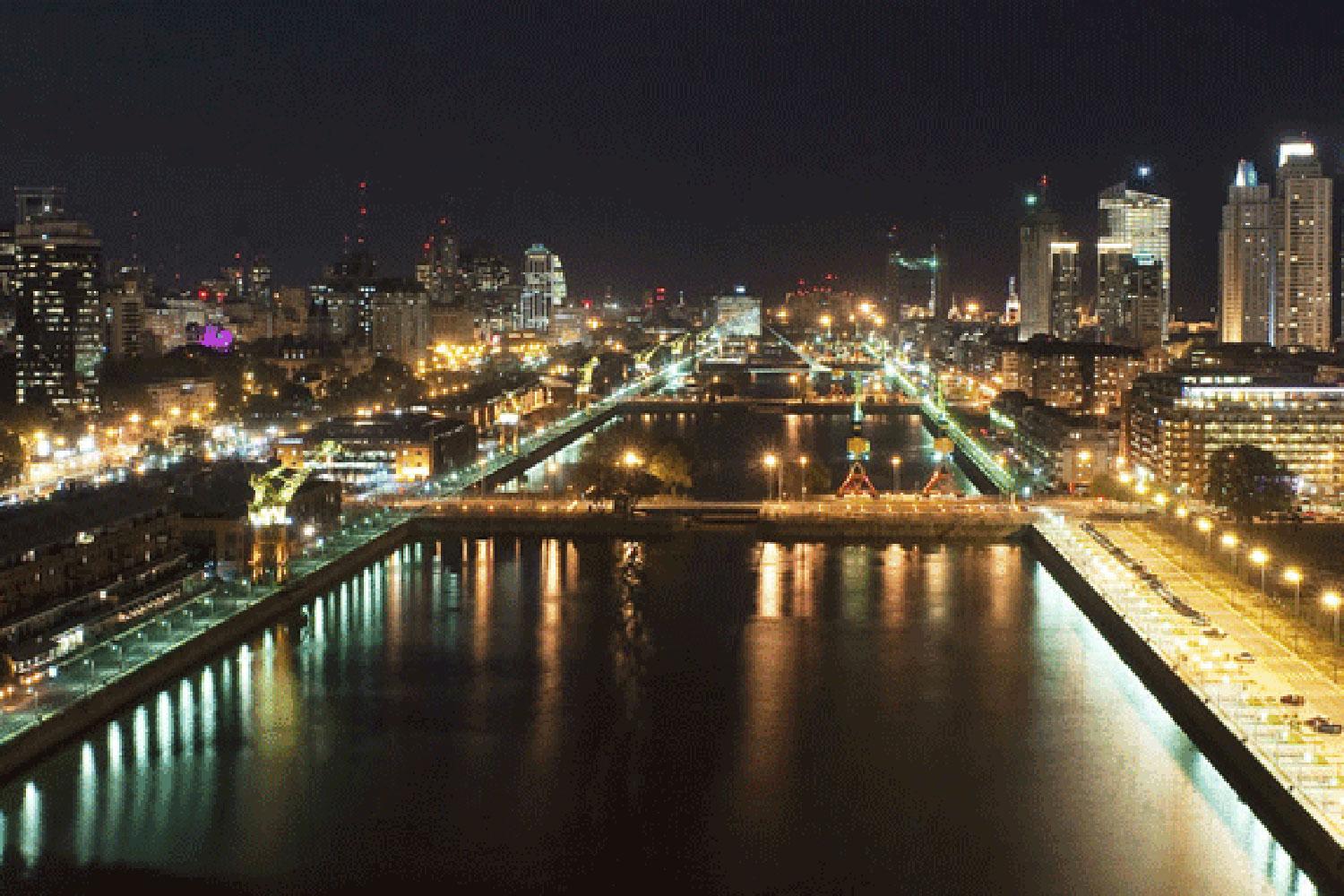 Puerto Madero, de noche.