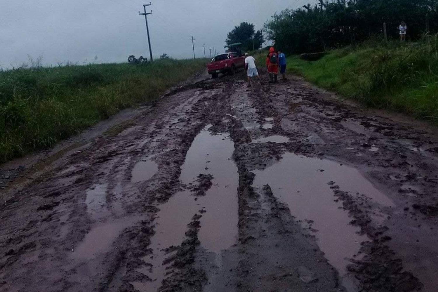 UNA VEZ MÁS. Así amanecieron hoy, según los vecinos.