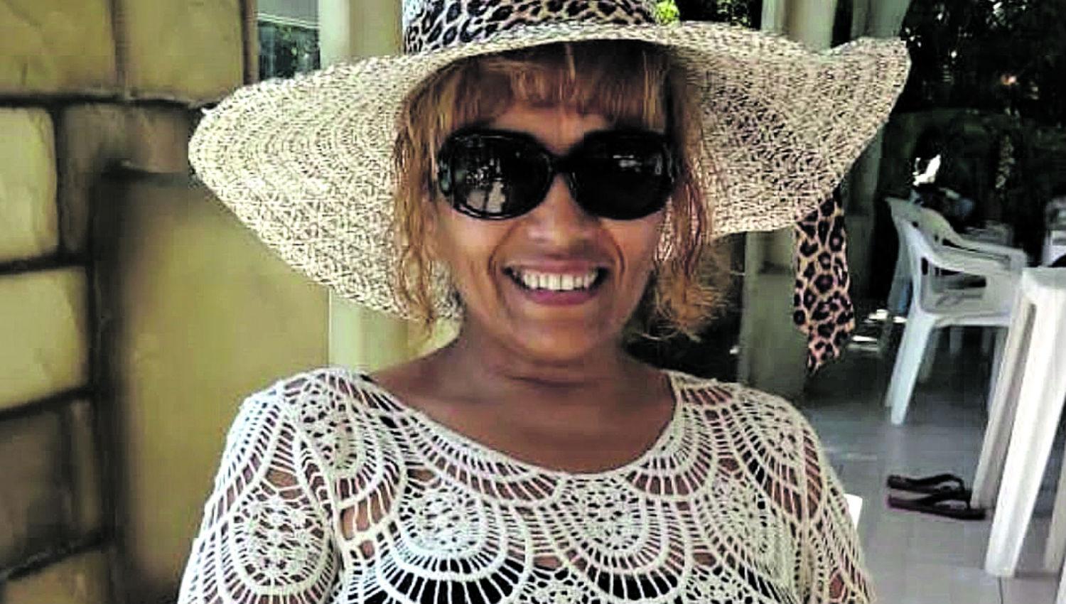 Con Estilo playero. Lucía Irene Guerra Ibañez tiene en su armario cinco capelinas, dos sombreros y tres viseras. “En la playa me encanta usar capelinas pero en la ciudad prefiero las viseras. Las capelinas no son para andar en Tucumán”, opinó.