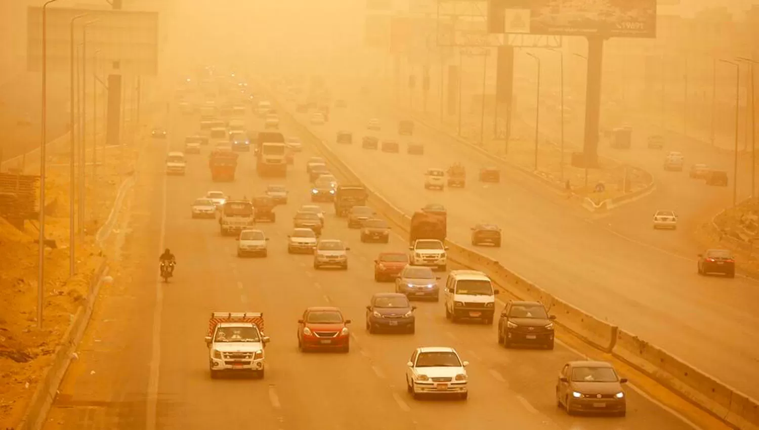 NARANJA. La tormenta de arena dejó pintada de naranja a El Cairo y otras ciudades portuarias de Egipto.