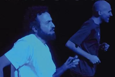 Una “Carrera nocturna” que se vuelve extraña