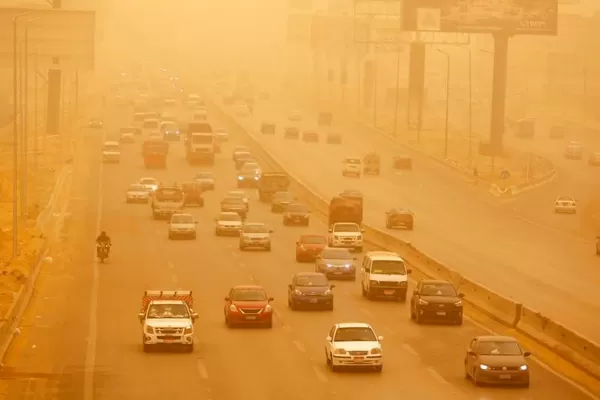Tormenta de arena pinta de naranja a Egipto