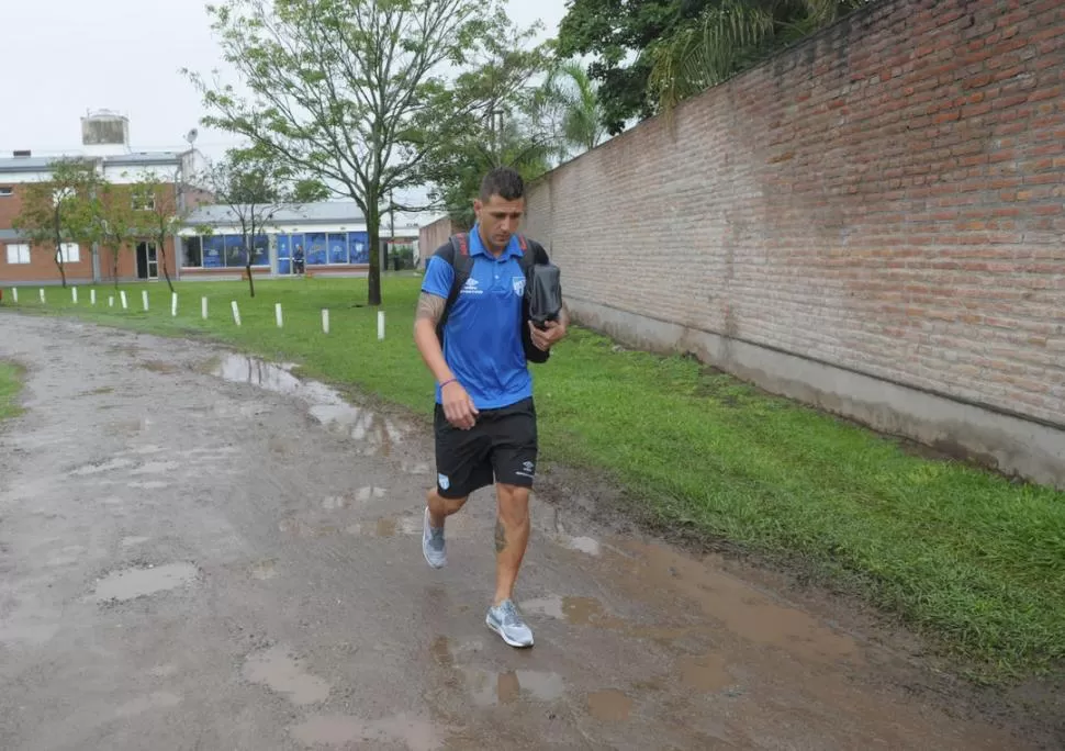 ES FIJA. Bianchi es uno de los patrones de la zaga central de Atlético, junto con Cabral. 