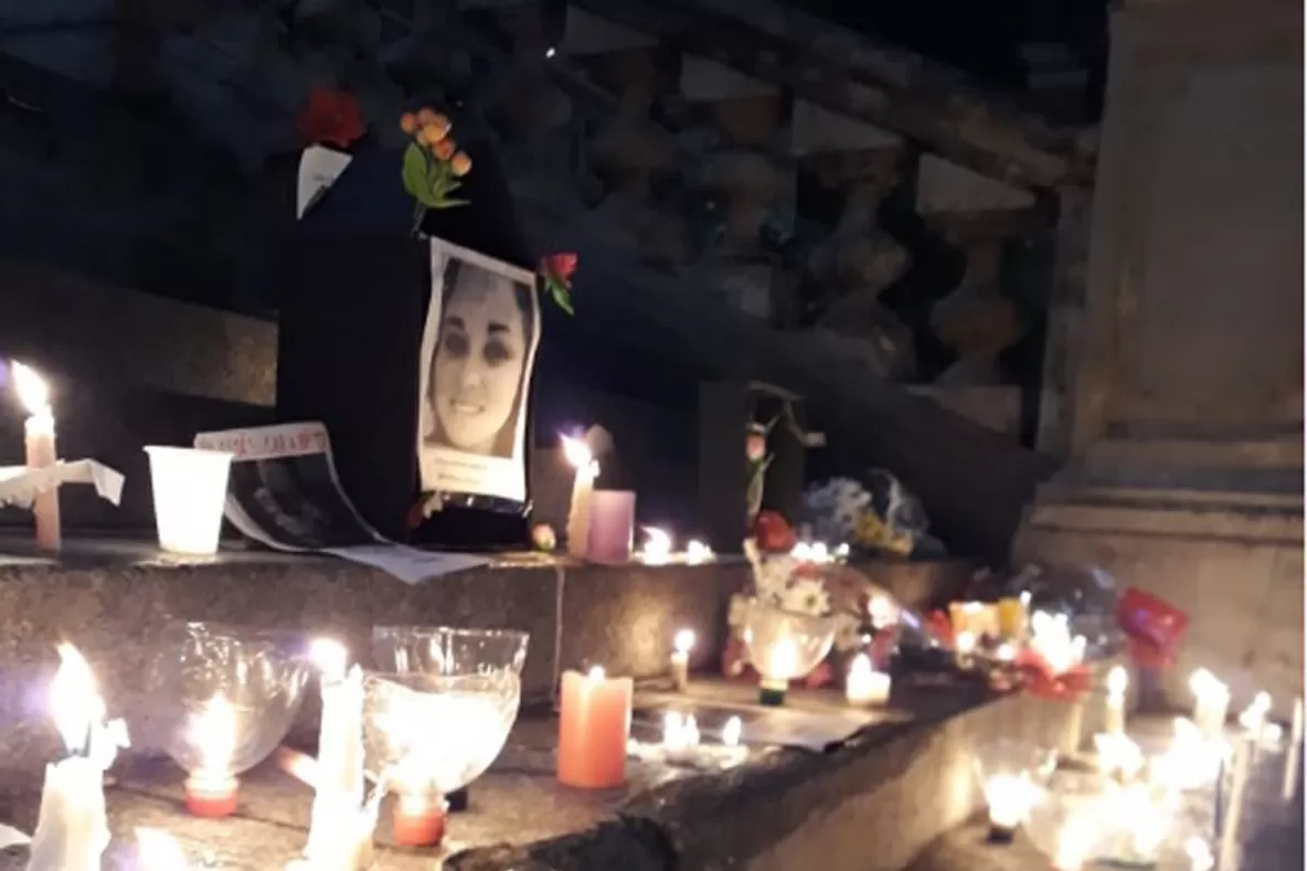 Marcharon con velas por las mujeres asesinadas durante este año