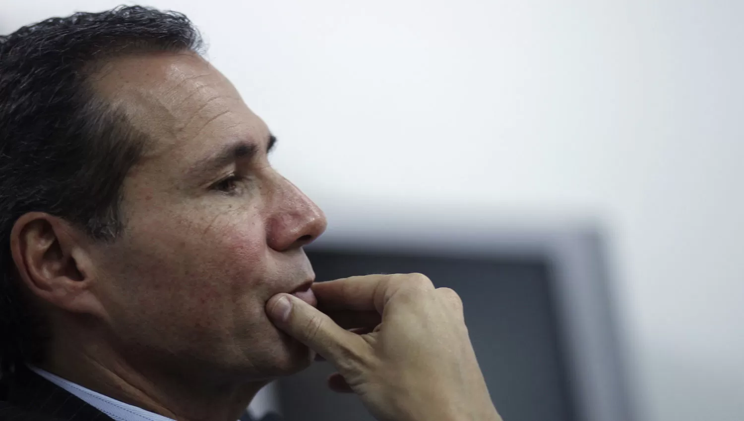 MUCHAS DUDAS. Alberto Nisman apareció muerto en el baño de su casa, en una escena que pudo haber sido montada para simular un suicidio.