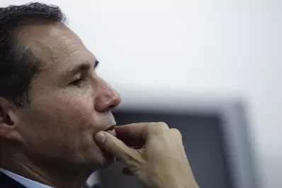 Nisman: las pericias que sustentan las hipótesis de homicidio y de suicidio