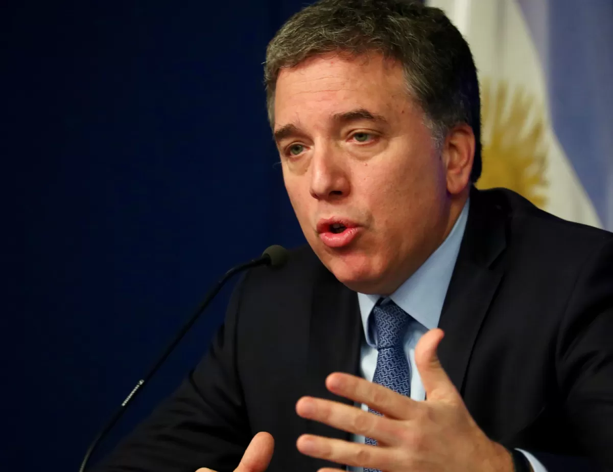 Dujovne viaja a Davos para buscar nuevas inversiones