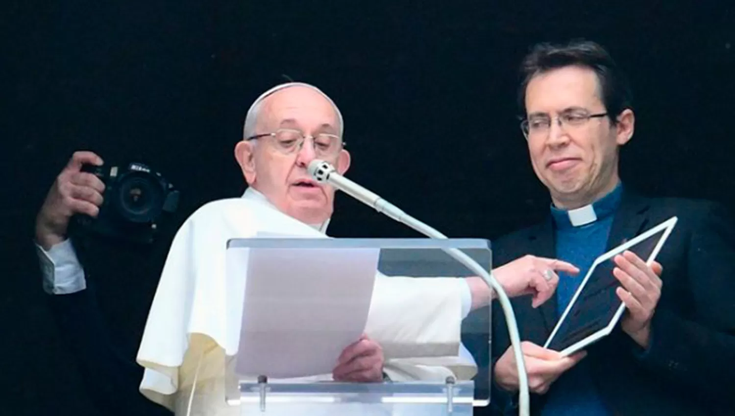 El momento en el que el Papa presentó su propio perfil en la aplicación. 