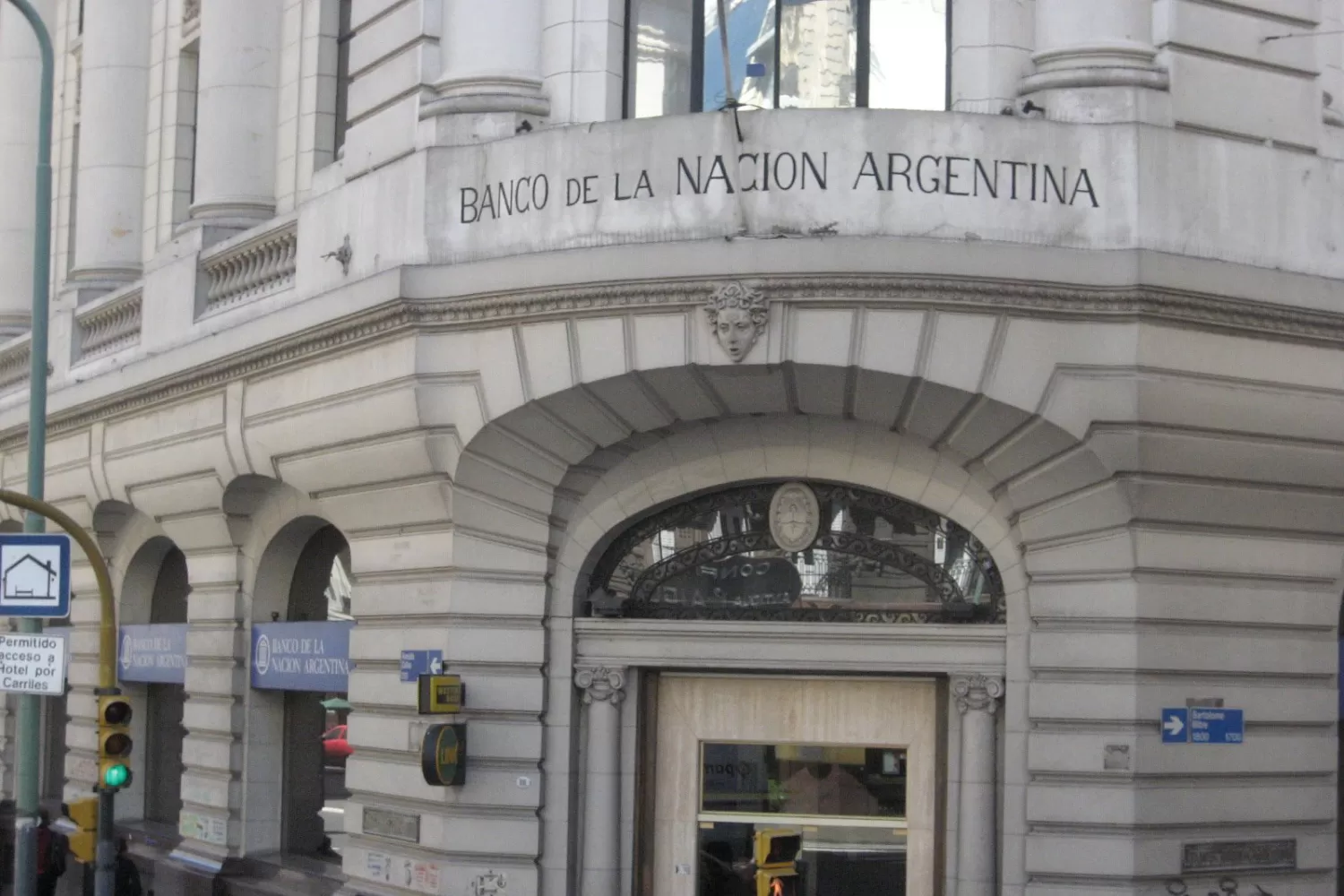 El Banco Nación flexibiliza plazos de créditos a los afectados por las inundaciones y el hantavirus