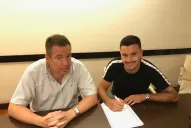 Ramiro Carrera puso la firma y llegó a Atlético para suceder al Bebe Acosta