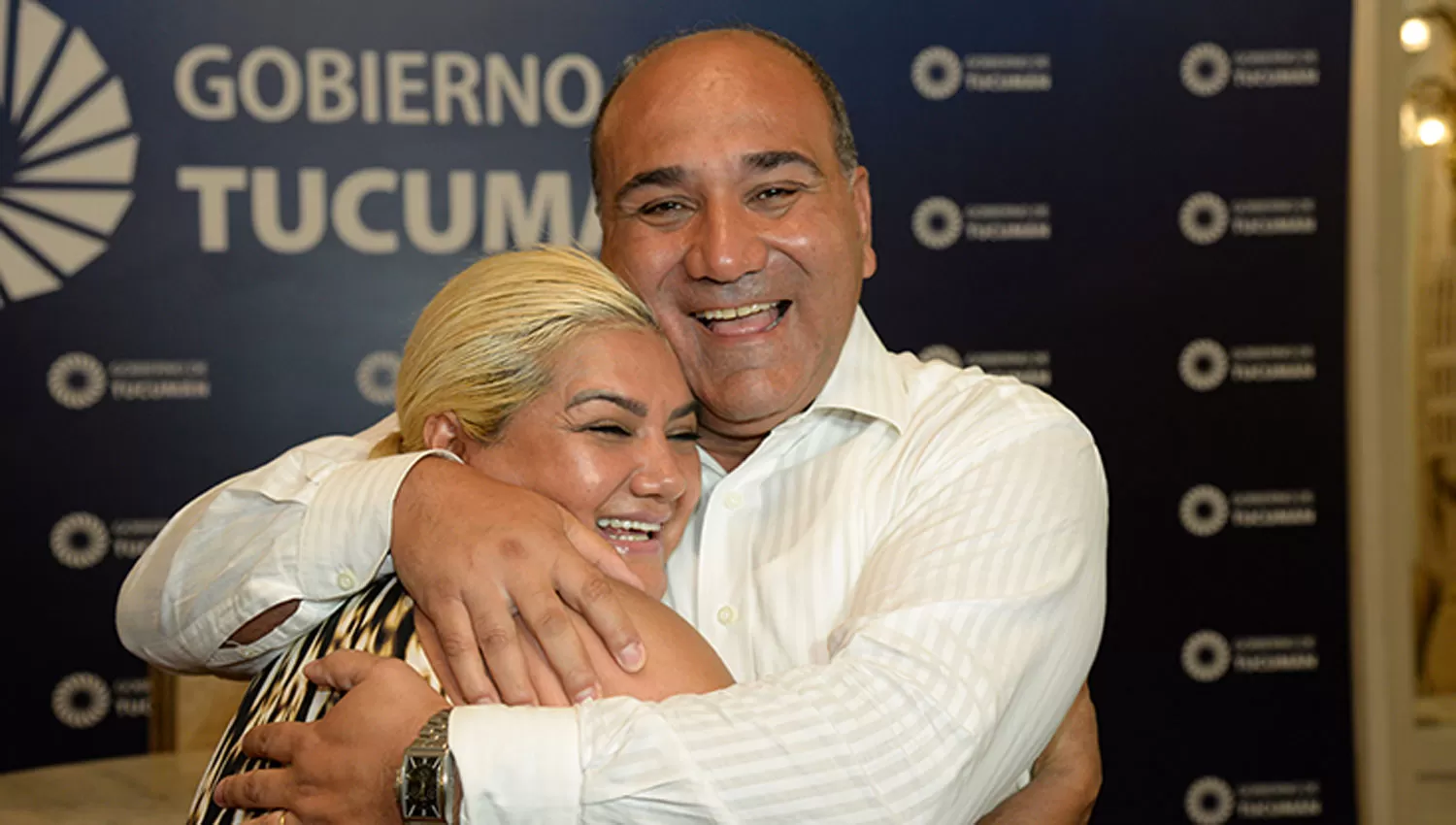 EN CASA DE GOBIERNO. Gladys junto al Gobernador.