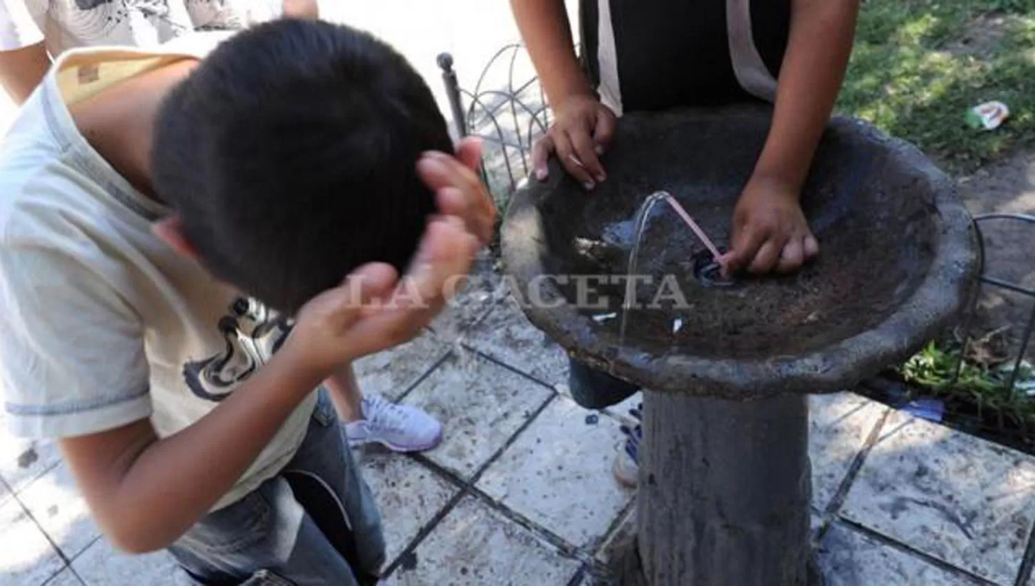 ¡Otra vez! La temperatura superó los 40° y varias zonas de la capital se quedaron sin luz