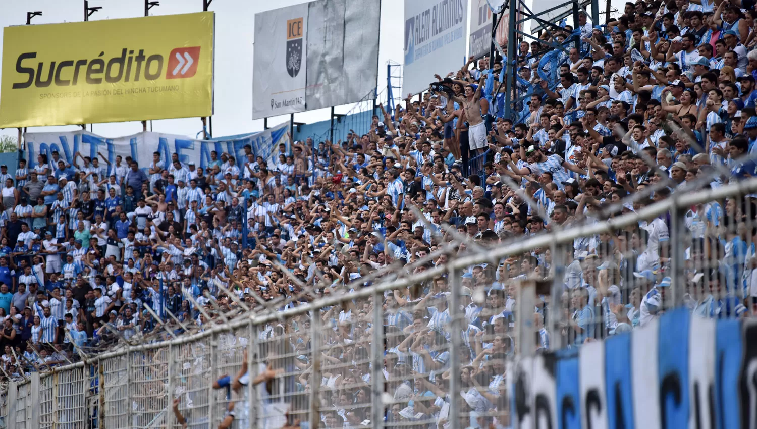 Los hinchas de Atlético disfrutaron del fútbol desplegado por el equipo del Ruso. LA GACETA/FOTO DE INÉS QUINTEROS ORIO