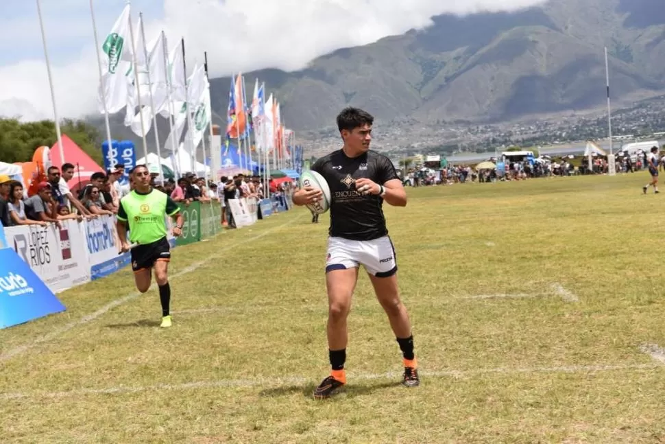 DE VISITA. Salazar trabaja en un refinería en Buenos Aires. 