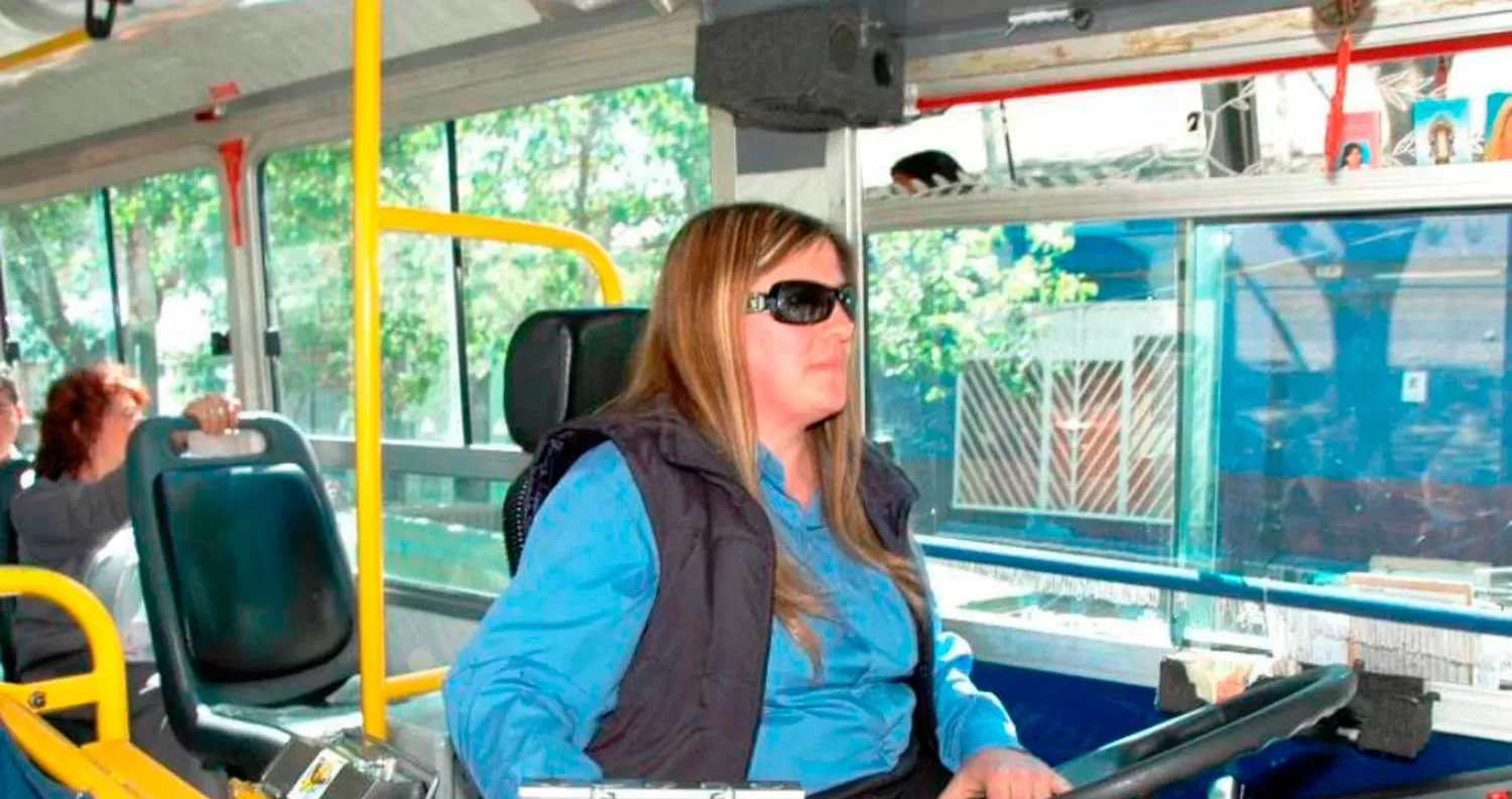 UNA MEDIDA PARA FOMENTAR LA IGUALDAD. Mujeres choferes de colectivo.