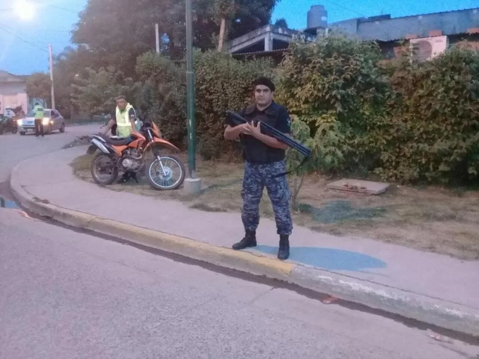 VAN POR MÁS. Los Guardias de Yerba Buena fueron los primeros en usar armas para realizar su tarea. la gaceta