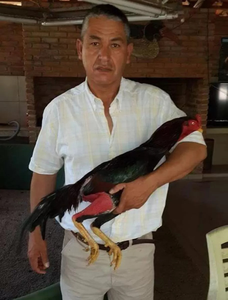 Problemas con la riña de gallos, entre otros hechos que pusieron a Pineda en la mira