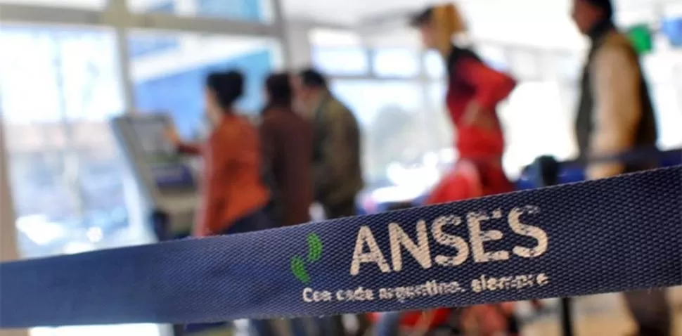 POR CONSULTAS. Se puede llamar al 130 o bien ingresar al sitio web de Anses. 