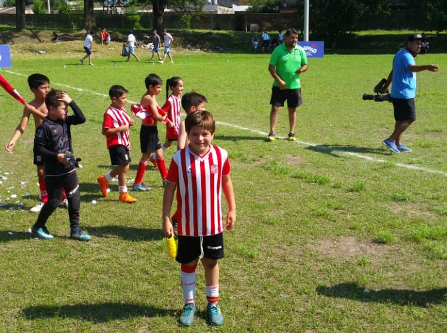 BAUTI TIRONE. El pequeño hincha 