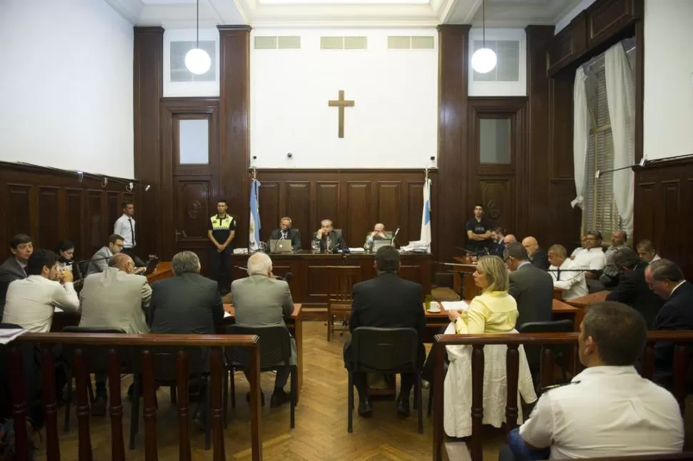 ETAPA FINAL. El jueves y el viernes se presentarán las dúplicas por parte de la defensa, en base a las réplicas que presentó ayer Carlos Sale ante el Tribunal sobre los alegatos que habían hecho los abogados defensores de los acusados.  la gaceta / FOTOs DE JORGE OLMOS SGROSSO