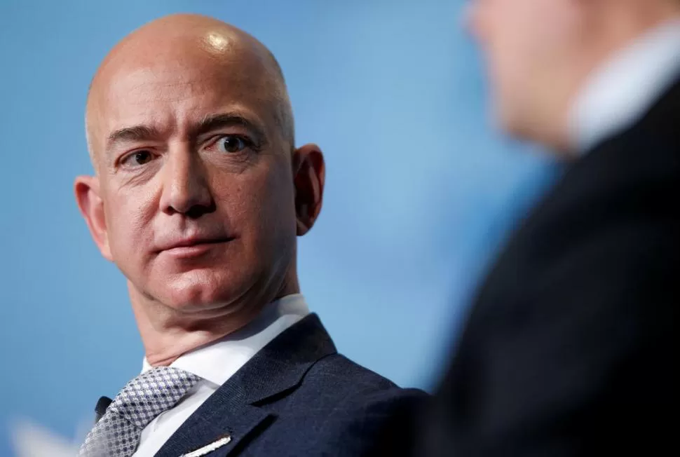 JEFF BEZOS. El dueño de The Washington Post habla de extorsión. 