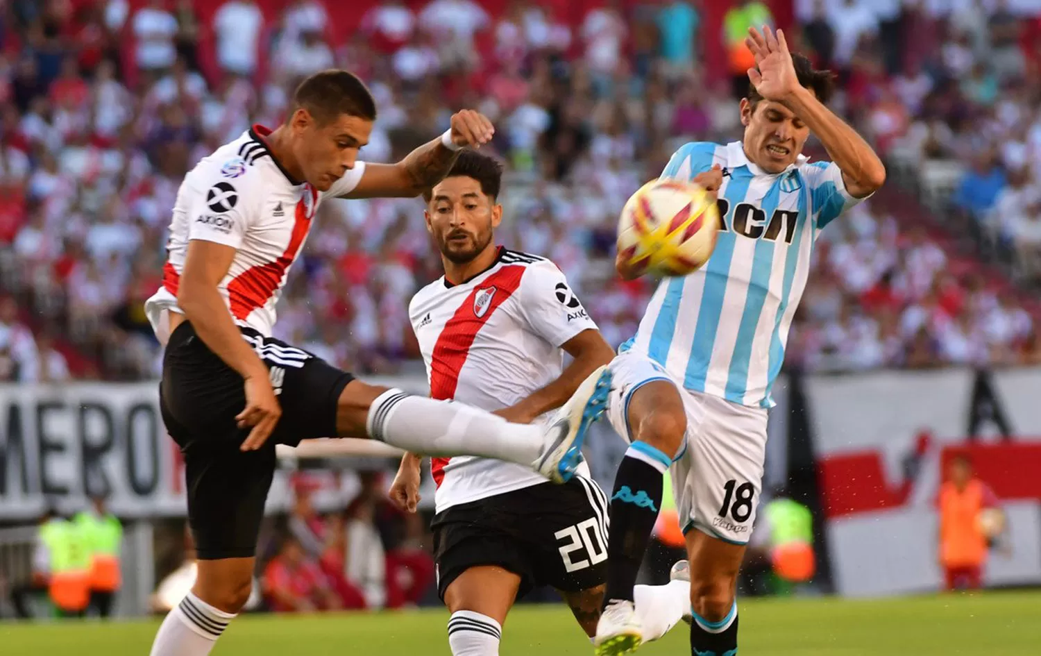 EN EL MONUMENTAL. River recibe al líder Racing.