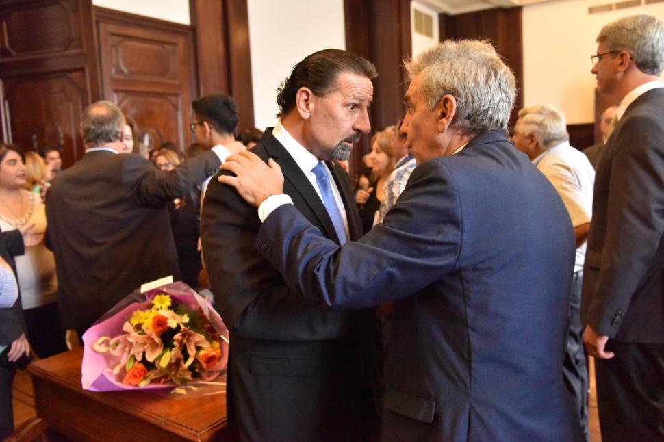 LOS PROTAGONISTAS DEL JURAMENTO. Carolina Ballesteros, Guillermo Acosta y Fabián Rojas el viernes, en el salón de actos del Palacio de Justicia.