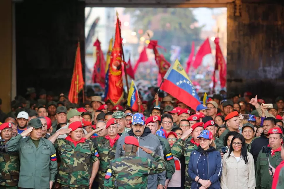 RESPALDO AL OFICIALISMO. Los chavistas están dispuestos a sostener a Maduro. El presidente los quiere en la calle. reuters