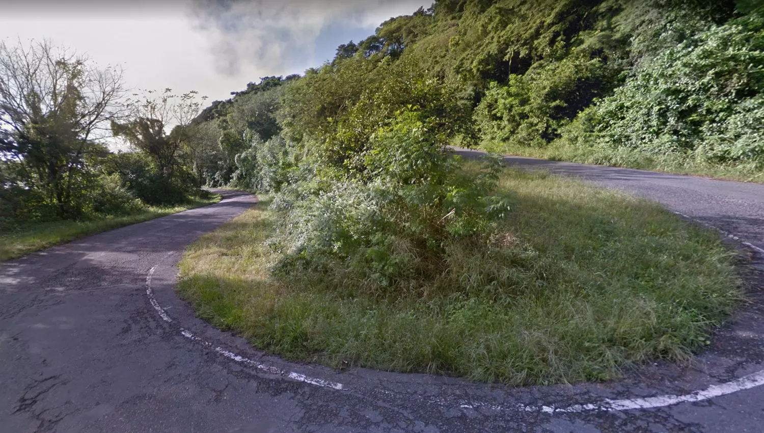 CAMINO A VILLA NOUGUÉS. La joven estaba en el primer parador cuando la comenzaron a seguir.