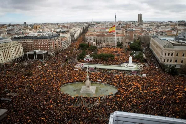 La derecha exige elecciones anticipadas en España