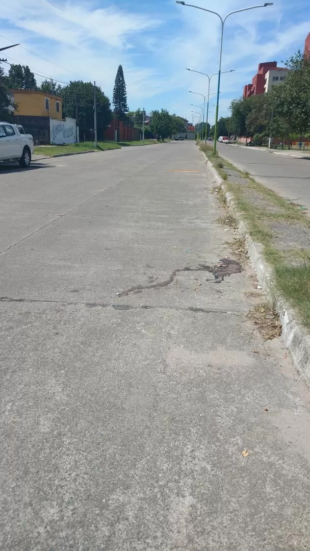 ESCENA. El cruce de las calles Padilla y San Lorenzo fue donde se produjo el impacto.