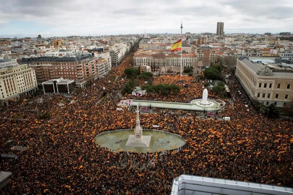 PLAZA COLÓN. Los organizadores afirmaron que asistieron 200.000 personas, la Policía Estatal contó 45.000. telam