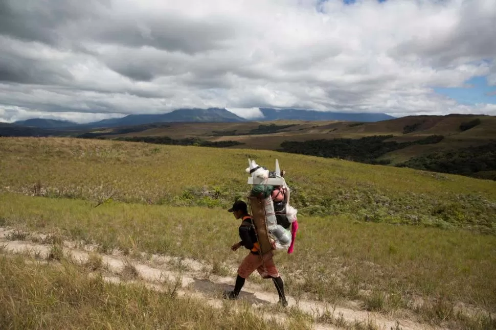 EL BORDE. La frontera entre Venezuela y Brasil atrae a aventureros, pero también es escenrario de explotación minera. REUTERS