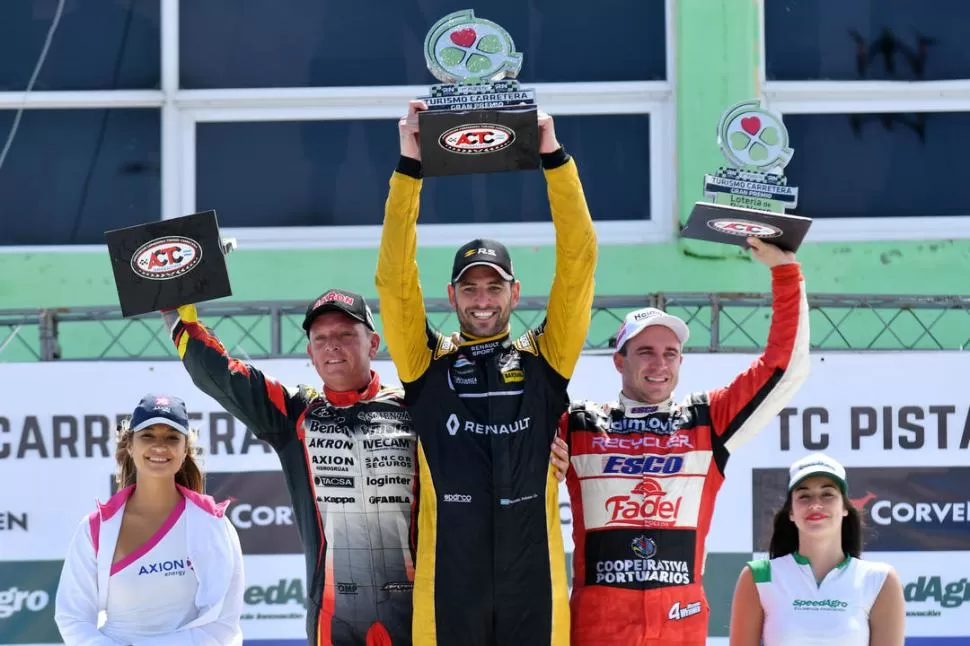 EL PODIO. Ardusso (al centro) festeja junto con Ortelli y Werner.  