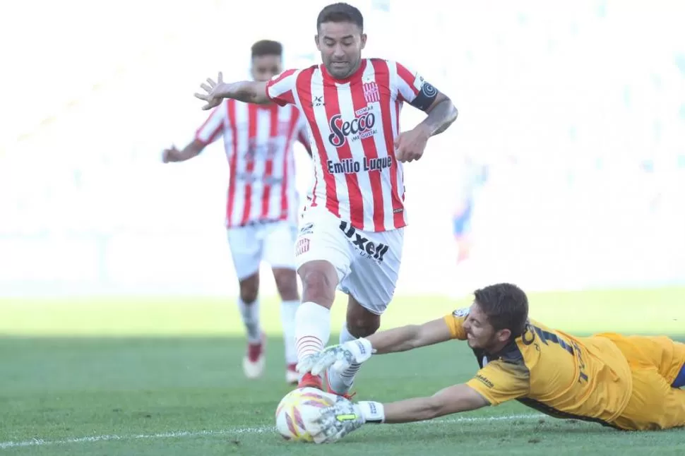 CONVOCATORIA. El goleador pidió a los hinchas “cirujas” que acompañen como siempre al equipo en el duelo ante Belgrano. FOTO MARCELO RUIZ ESPECIAL PARA LA GACETA 