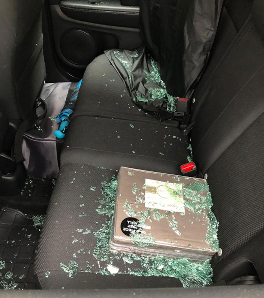 Volvía del banco, frenó en un semáforo y un rompevidrios le arrebató U$S 3.000 y $ 30.000