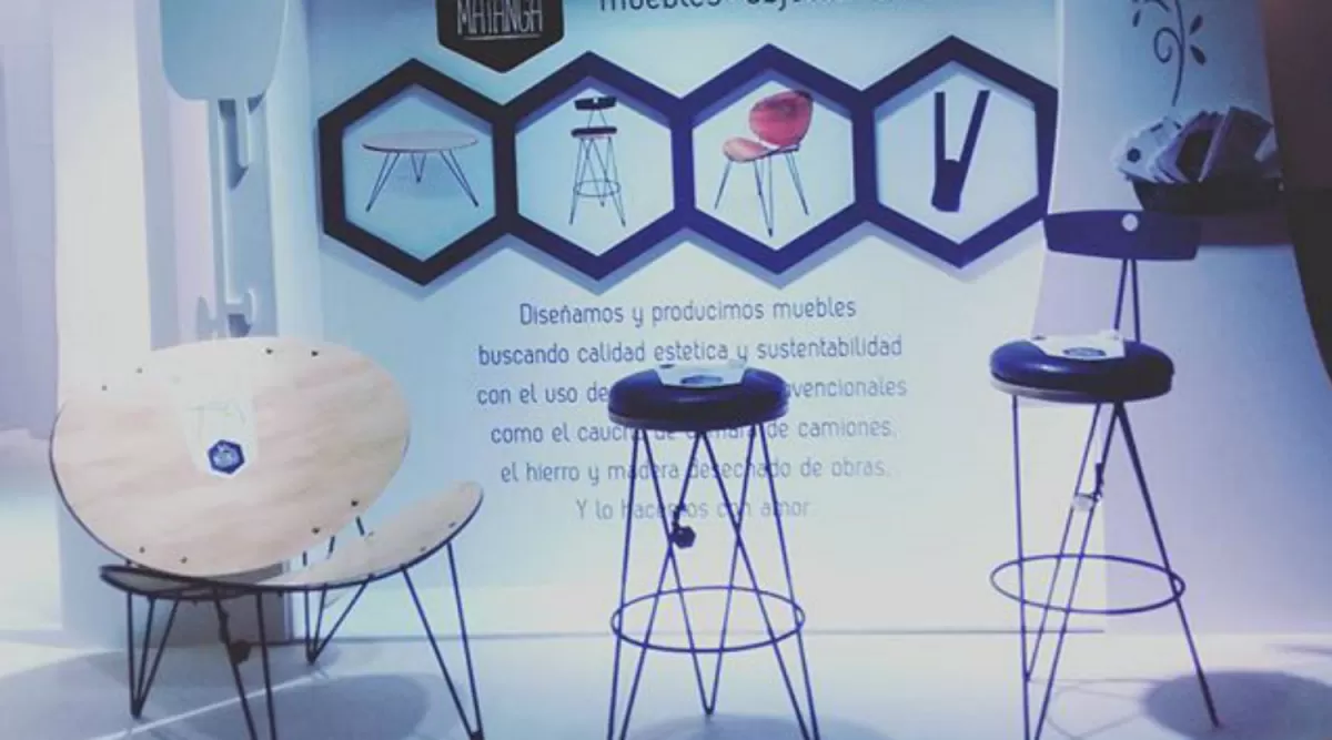 De desechos surgen banquetas, sillas y mesas de diseño