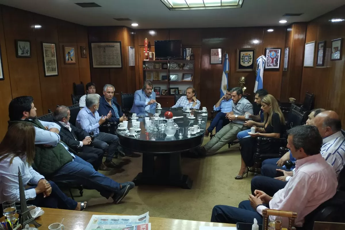 Los empresarios niegan una convivencia con el gremio y apuntan contra el municipio