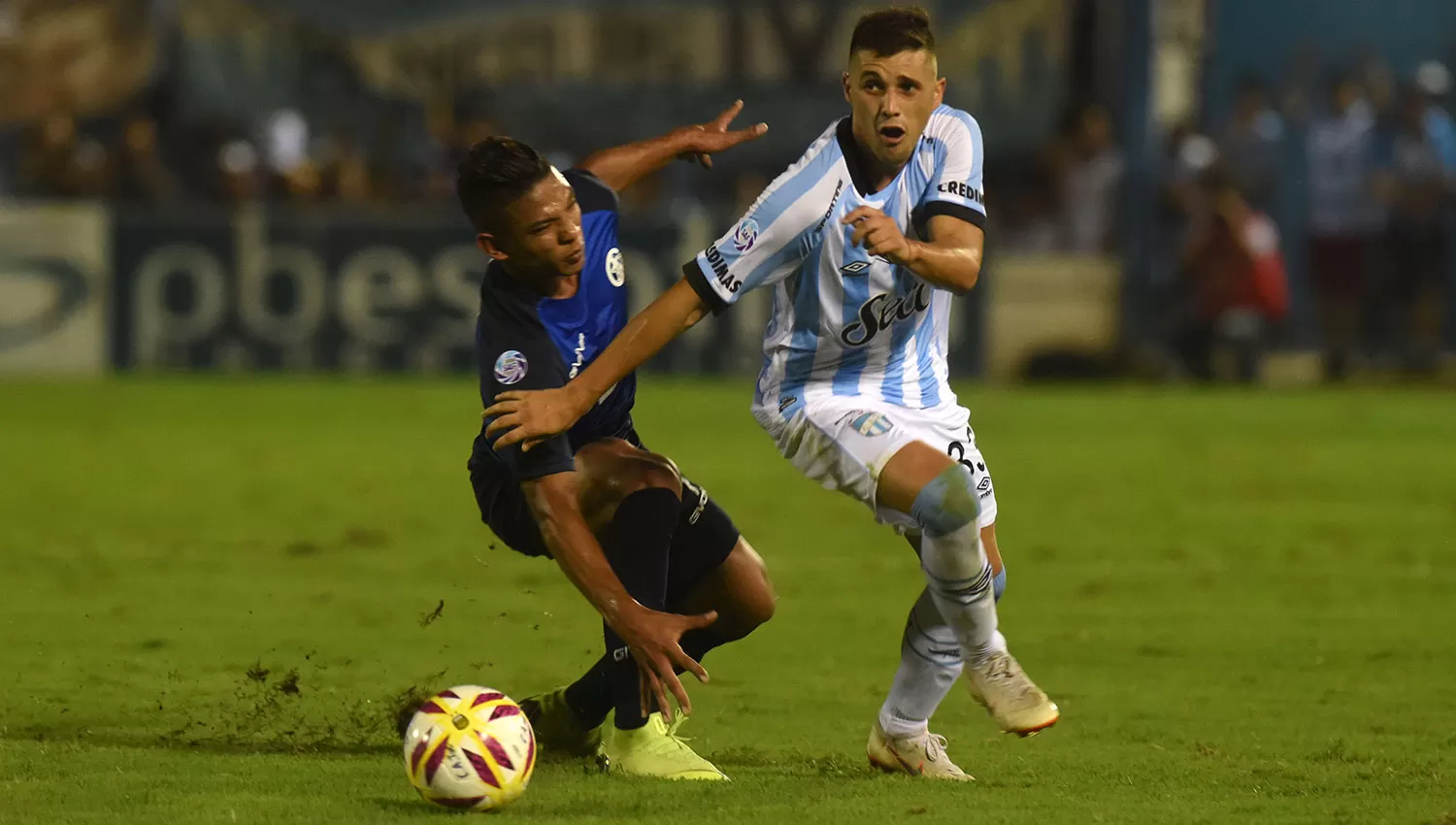 Atlético desaprovechó la oportunidad de sacarle más ventaja a sus perseguidores. LA GACETA/FOTO DE DIEGO ARÁOZ