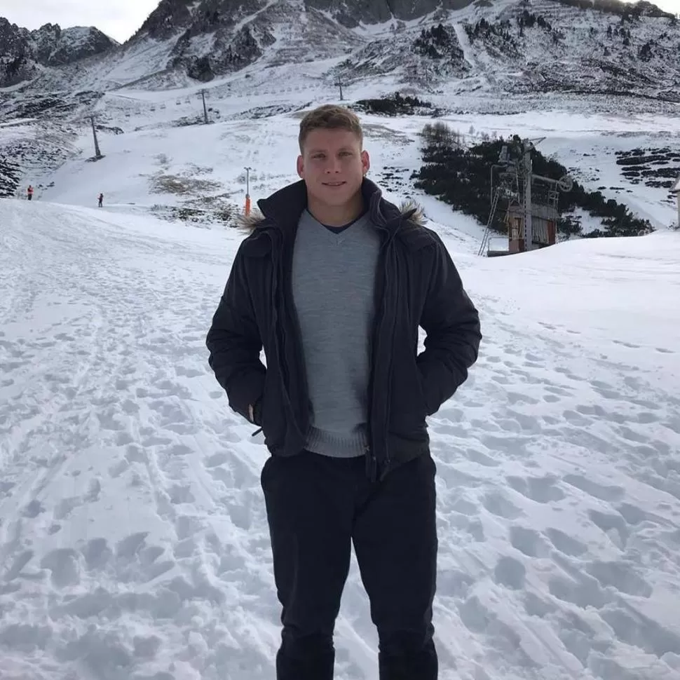 PARAÍSO NEVADO. “Polaco” en su reciente visita a la Pique Longue, el punto más elevado en la cordillera de los Pirineros. gentileza fotos gonzalo manso 