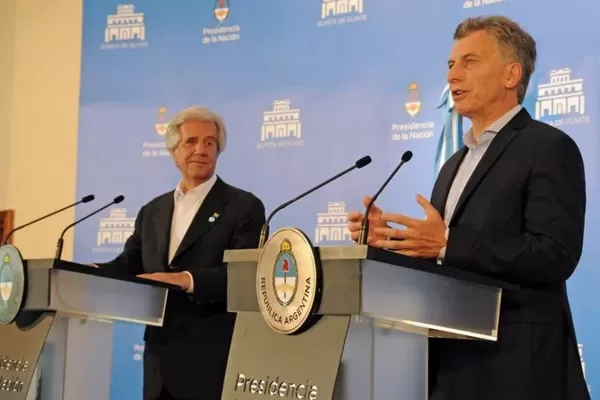 Macri se reúne en Uruguay con Tabaré Vázquez para hablar sobre Venezuela