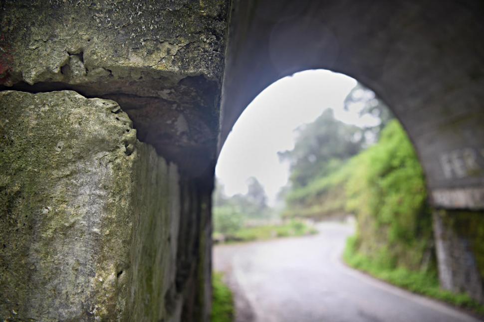 ESTRIBOS DE PIEDRA. Son el apoyo del arco y son los que se han fisurado.  