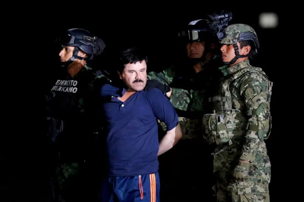 EL CAPÍTULO FINAL. Guzmán se retirá con una fuerte custodia luego de escuchar la sentencia del jugado que tuvo 12 integrantes. reuters 