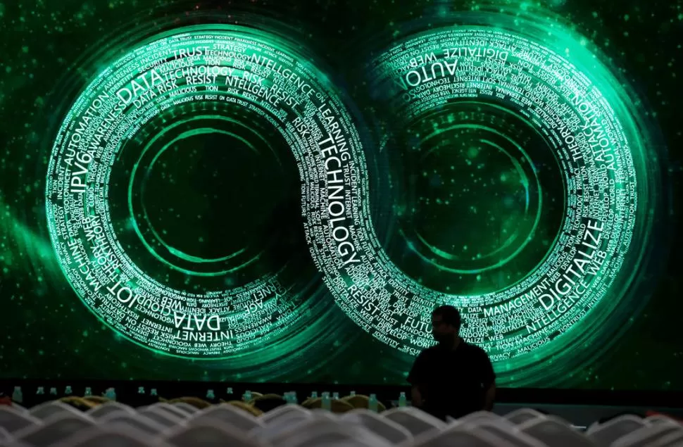 “MICROTARGETING”. Los niveles de persuasión, advierte la organización paralela a la Unión Europea, pueden afectar la autonomía cognitiva. reuters 