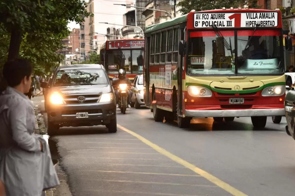 SERVICIO NORMALIZADO. La actualización del precio del boleto de ómnibus urbano será el principal debate durante las próximas semanas. la gaceta / foto de inés quinteros orio 