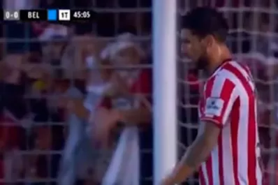 Insólito: mirá el gol que Costa se perdió en San Martín