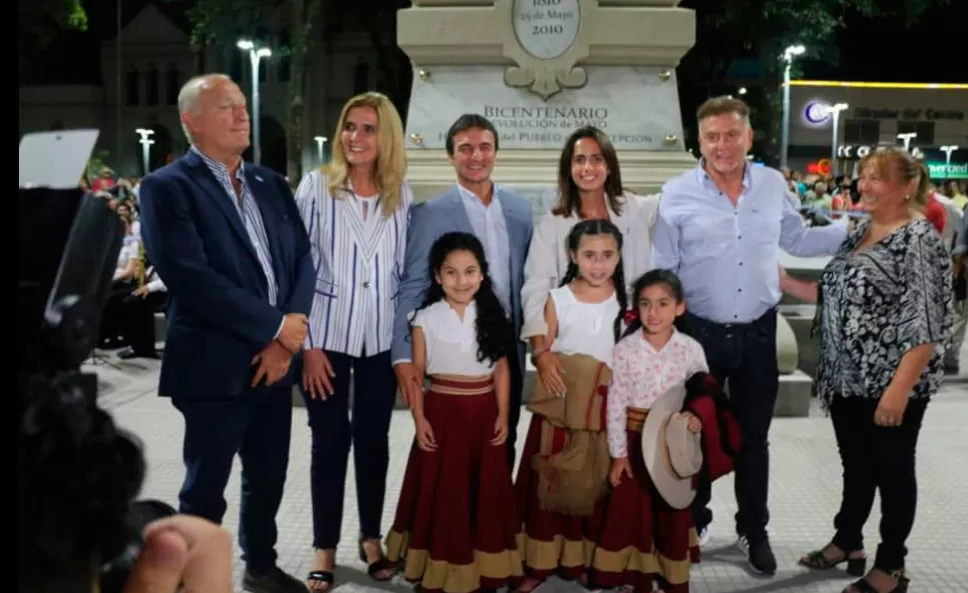 EN CONCEPCIÓN. Anoche, Elías de Pérez y Amaya coincidieron en la inauguración de las obras de remodelación de la plaza Mitre.