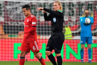 En Irán cancelaron la transmisión de un partido de Alemania porque era dirigido por una mujer