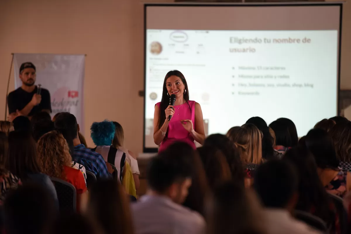 EXPOSITORES. Jerónimo Poklepovich y Belén Barragué durante el “workshop” del sábado.