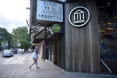 “Vi cuando uno de los asaltantes subió a la moto de los agentes”